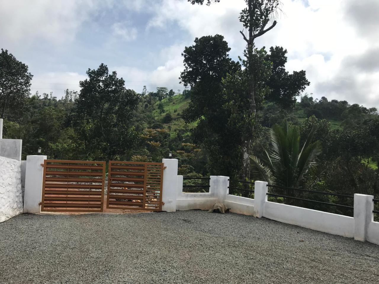 Friends Valley Home Stay Kattappana Esterno foto